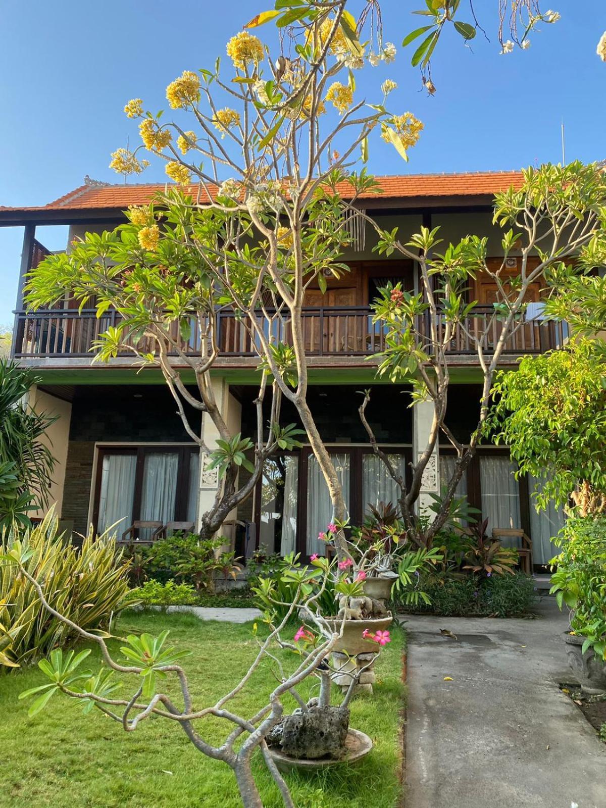 Putra'Lebah Amed Guest House المظهر الخارجي الصورة