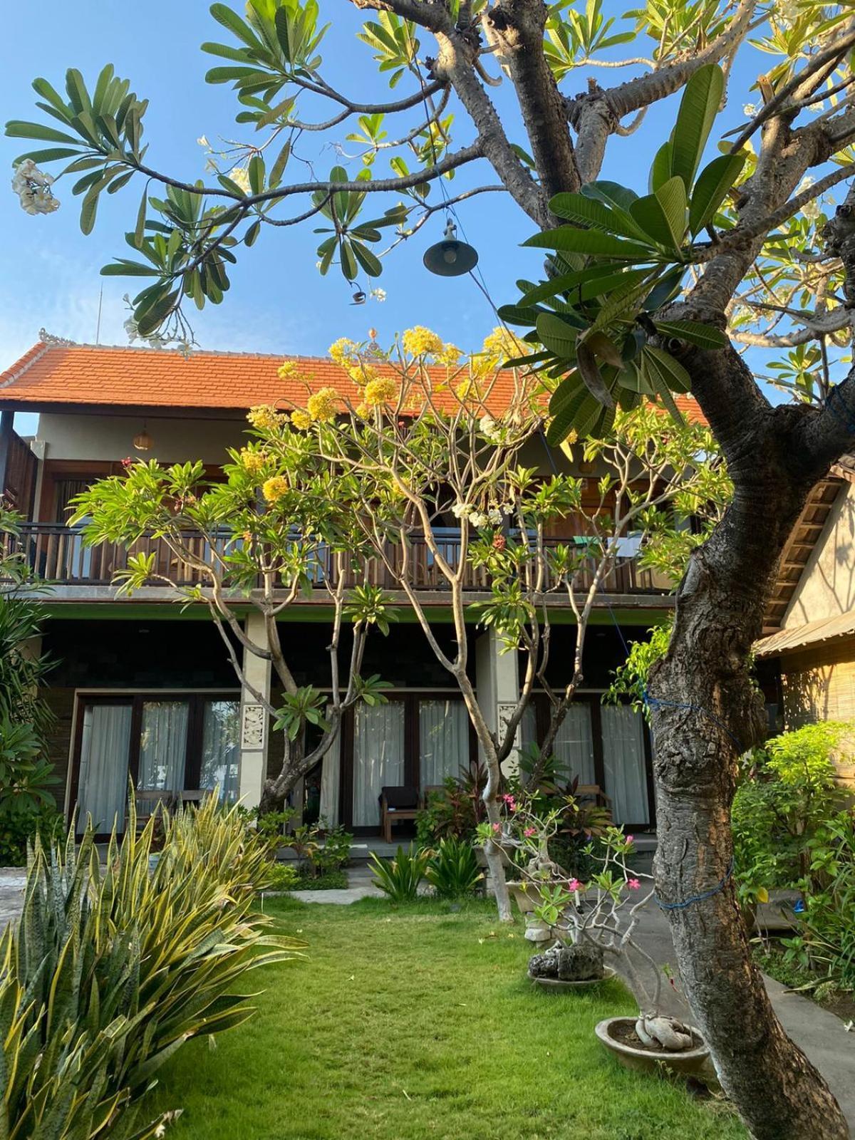 Putra'Lebah Amed Guest House المظهر الخارجي الصورة